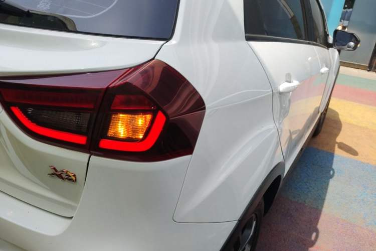 Used Geely Auto Vision X3 2020 1.5L CVT Elite Edition Exterior 3