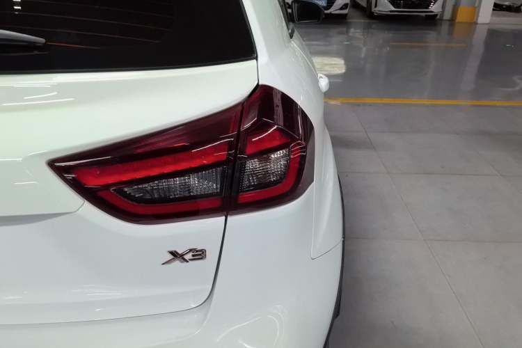Used Geely Auto Vision X3 2020 1.5L CVT Luxury Model Exterior 3
