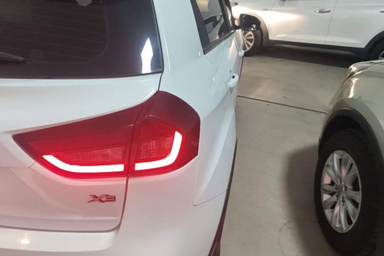 Used Geely Auto Vision X3 2020 1.5L CVT Luxury Model Exterior 3