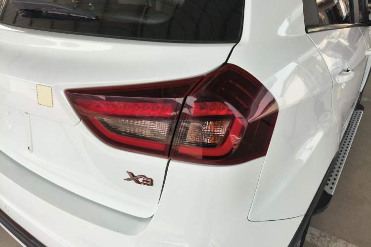 Used Geely Auto Vision X3 2020 1.5L CVT Elite Edition Exterior 3