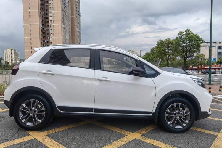 Used Geely Auto Vision X3 2020 1.5L CVT Luxury Model Exterior 3