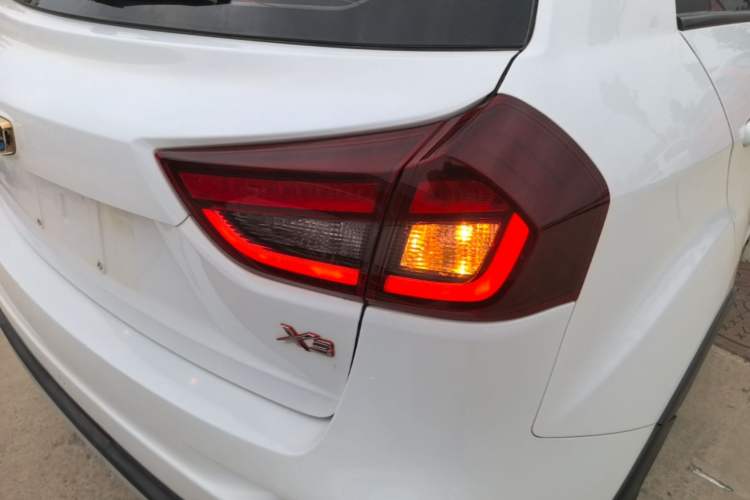 Used Geely Auto Vision X3 2020 1.5L CVT Elite Edition Exterior 3