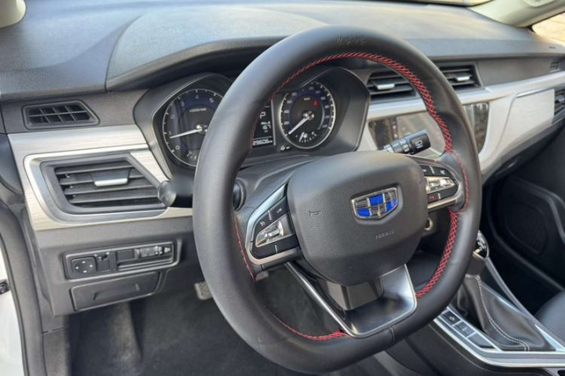 Used Geely Auto Vision X3 2020 1.5L CVT Elite Edition Exterior 4