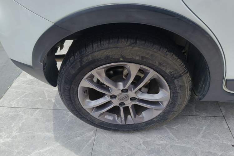 Used Geely Auto Vision X3 2020 1.5L CVT Elite Edition Exterior 5