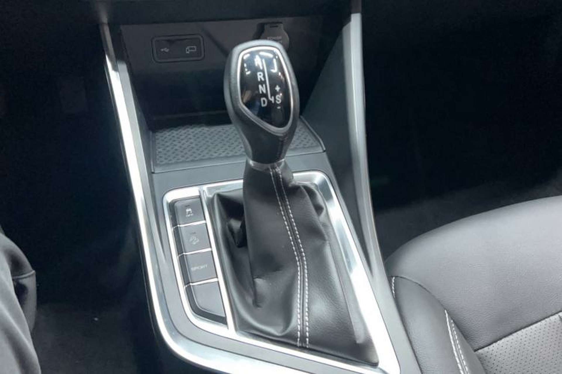 Used Geely Auto Vision X3 2020 1.5L CVT Luxury Model Gear Lever
