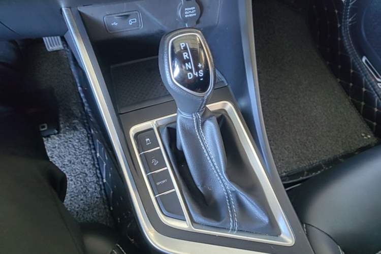 Used Geely Auto Vision X3 2020 1.5L CVT Luxury Model Gear Lever