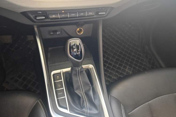 Used Geely Auto Vision X3 2020 1.5L CVT Luxury Model Gear Lever