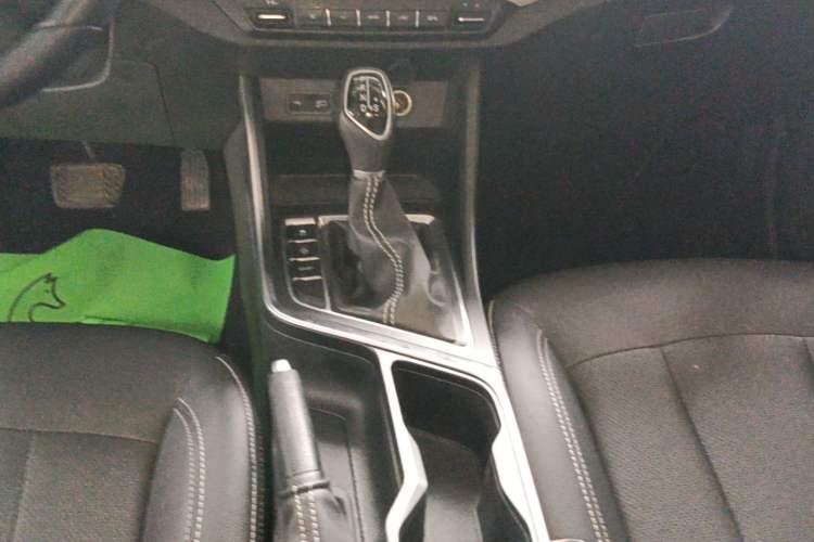 Used Geely Auto Vision X3 2020 1.5L CVT Luxury Model Gear Lever