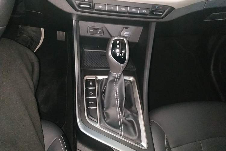 Used Geely Auto Vision X3 2020 1.5L CVT Luxury Model Gear Lever