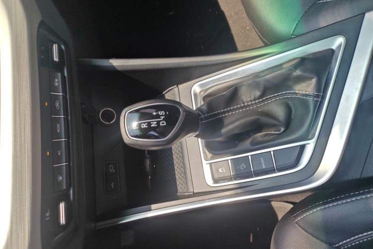 Used Geely Auto Vision X3 2020 1.5L CVT Luxury Model Gear Lever