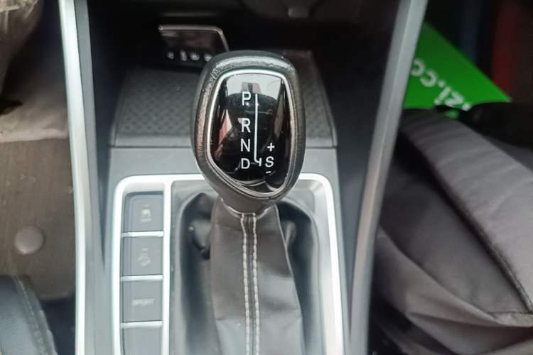 Used Geely Auto Vision X3 2020 1.5L CVT Luxury Model Gear Lever