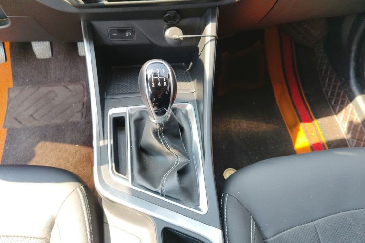 Used Geely Auto Vision X3 2020 1.5L Manual Elite Edition Gear Lever