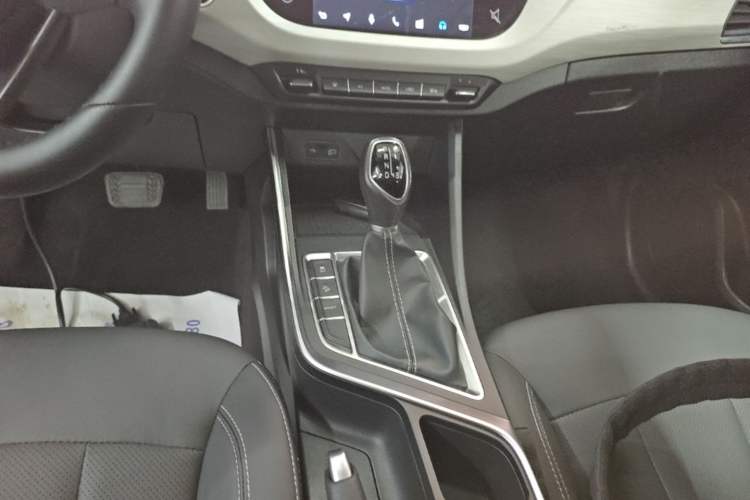 Used Geely Auto Vision X3 2020 1.5L CVT Luxury Model Gear Lever