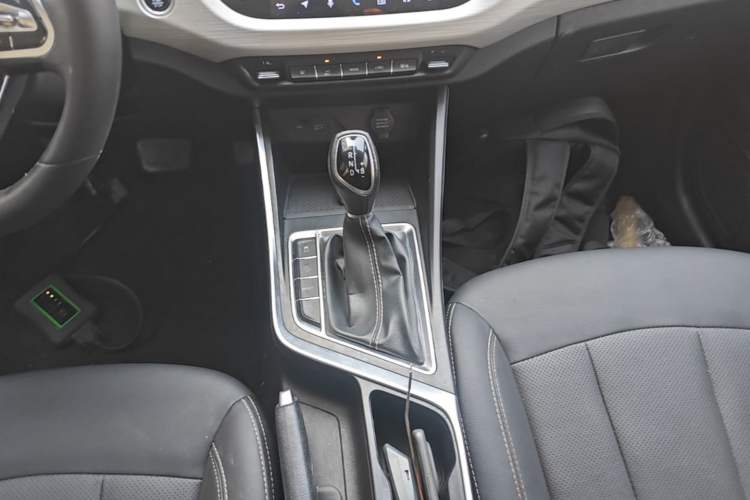 Used Geely Auto Vision X3 2020 1.5L CVT Luxury Model Gear Lever