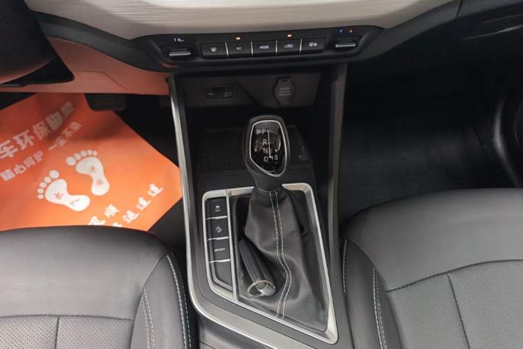 Used Geely Auto Vision X3 2020 1.5L CVT Luxury Model Gear Lever