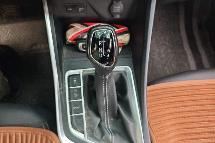 Used Geely Auto Vision X3 2020 1.5L CVT Elite Edition Gear Lever