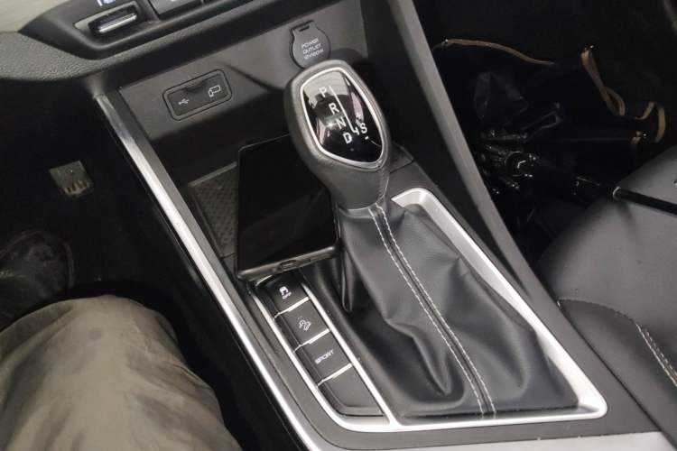 Used Geely Auto Vision X3 2020 1.5L CVT Luxury Model Gear Lever