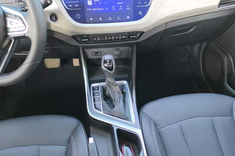 Used Geely Auto Vision X3 2020 1.5L CVT Luxury Model Gear Lever