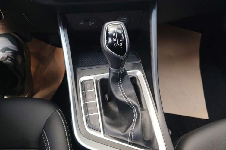 Used Geely Auto Vision X3 2020 1.5L CVT Elite Edition Gear Lever