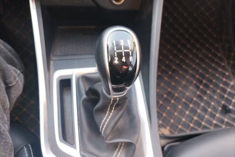 Used Geely Auto Vision X3 2020 1.5L Manual Elite Edition Gear Lever