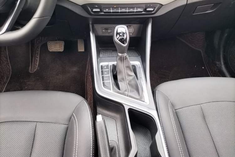 Used Geely Auto Vision X3 2020 1.5L CVT Luxury Model Gear Lever
