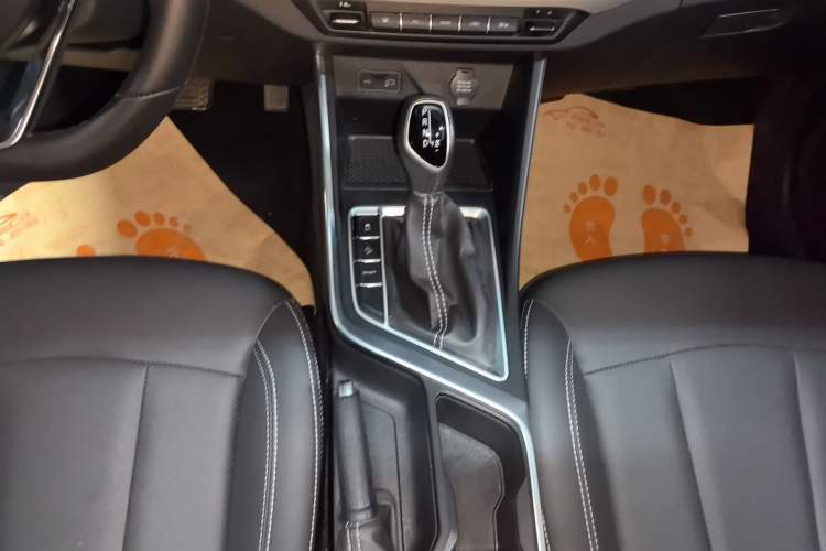 Used Geely Auto Vision X3 2020 1.5L CVT Luxury Model Gear Lever