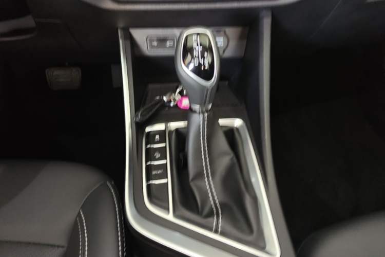 Used Geely Auto Vision X3 2020 1.5L CVT Luxury Model Gear Lever