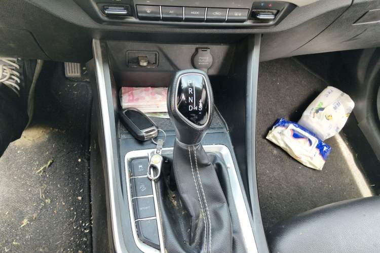 Used Geely Auto Vision X3 2020 1.5L CVT Luxury Model Gear Lever