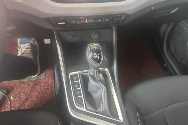 Used Geely Auto Vision X3 2020 1.5L CVT Luxury Model Gear Lever