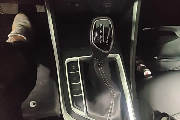 Used Geely Auto Vision X3 2020 1.5L CVT Luxury Model Gear Lever