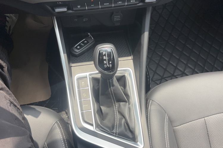 Used Geely Auto Vision X3 2020 1.5L CVT Luxury Model Gear Lever