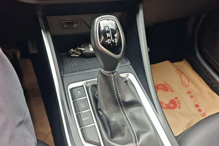 Used Geely Auto Vision X3 2020 1.5L CVT Luxury Model Gear Lever