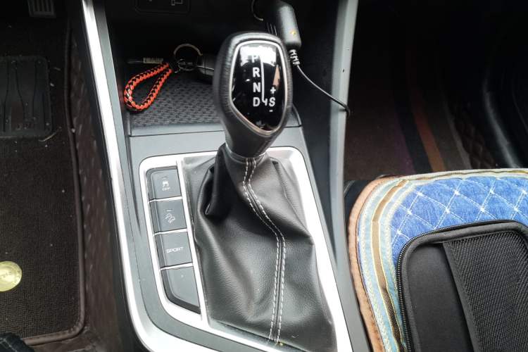 Used Geely Auto Vision X3 2020 1.5L CVT Elite Edition Gear Lever