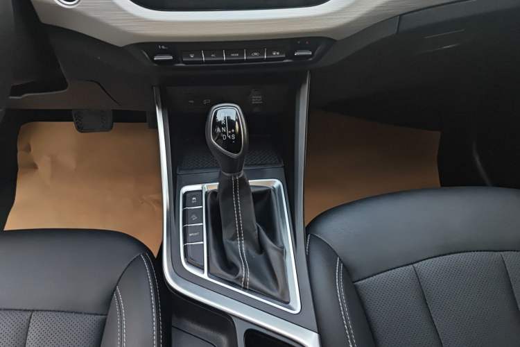 Used Geely Auto Vision X3 2020 1.5L CVT Luxury Model Gear Lever