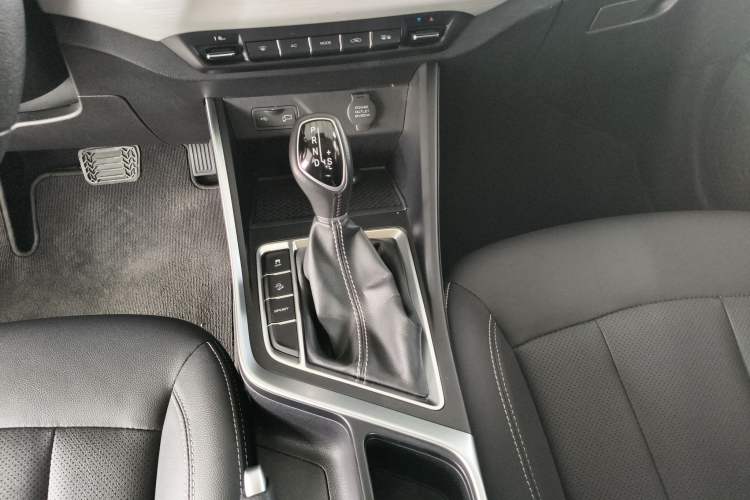Used Geely Auto Vision X3 2020 1.5L CVT Elite Edition Gear Lever