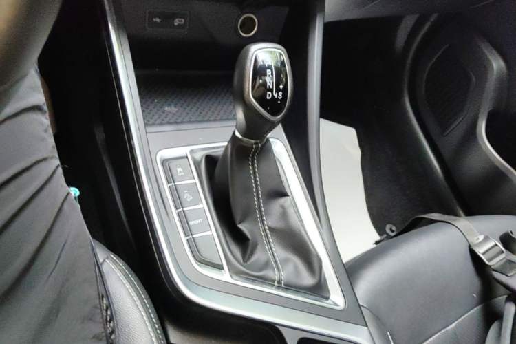 Used Geely Auto Vision X3 2020 1.5L CVT Luxury Model Gear Lever
