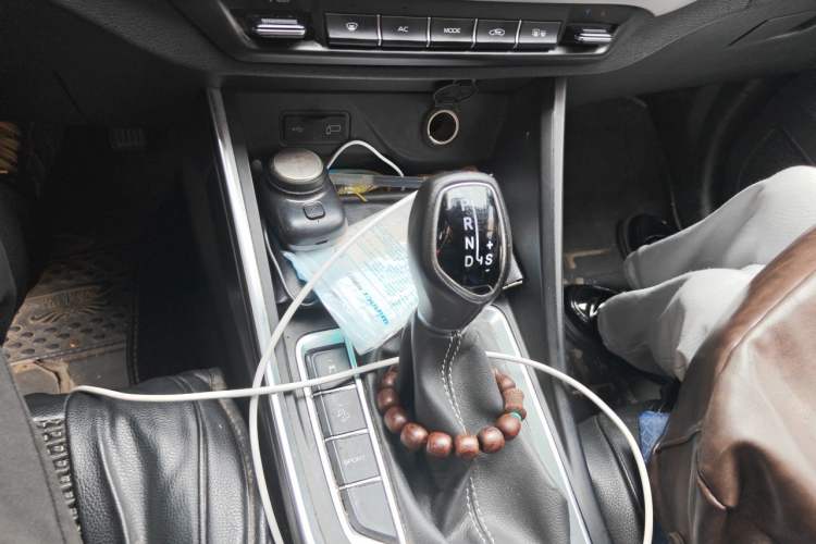 Used Geely Auto Vision X3 2020 1.5L CVT Luxury Model Gear Lever