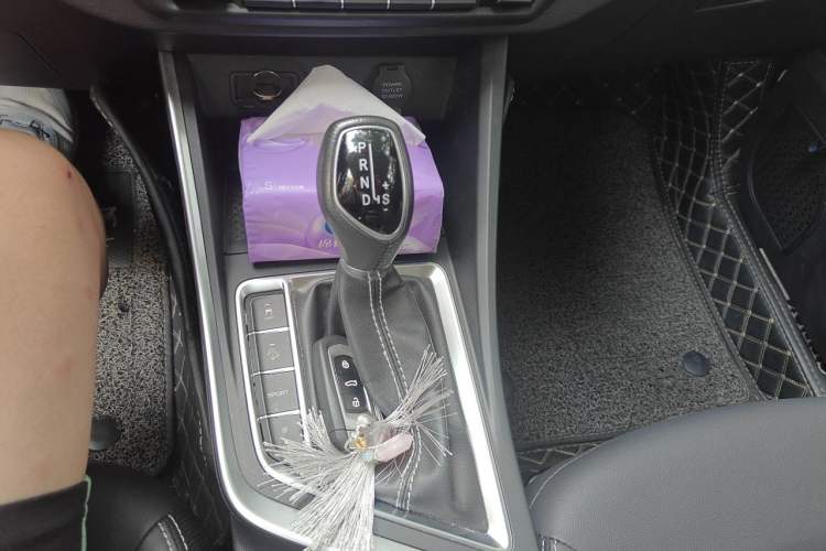 Used Geely Auto Vision X3 2020 1.5L CVT Luxury Model Gear Lever