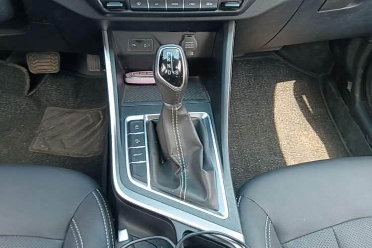 Used Geely Auto Vision X3 2020 1.5L CVT Luxury Model Gear Lever