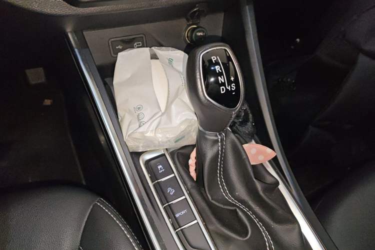 Used Geely Auto Vision X3 2020 1.5L CVT Luxury Model Gear Lever