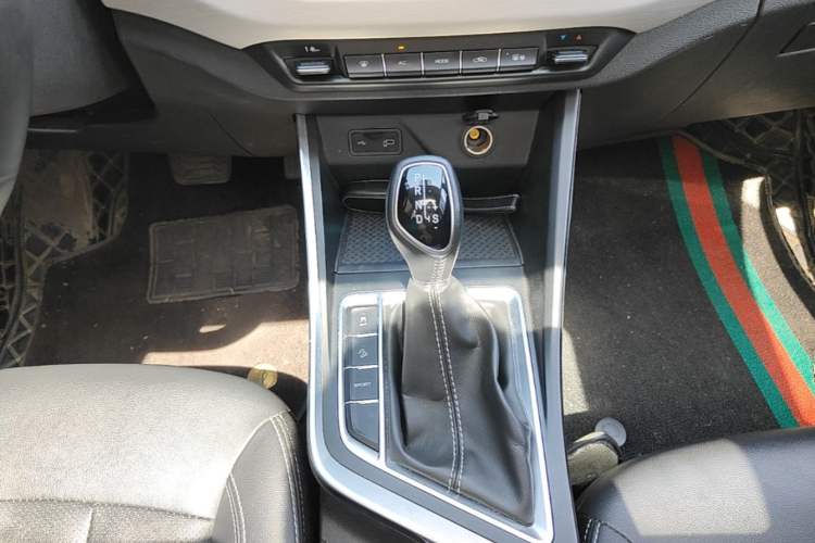 Used Geely Auto Vision X3 2020 1.5L CVT Luxury Model Gear Lever