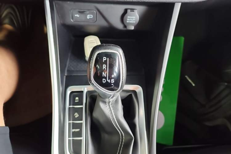 Used Geely Auto Vision X3 2020 1.5L CVT Luxury Model Gear Lever