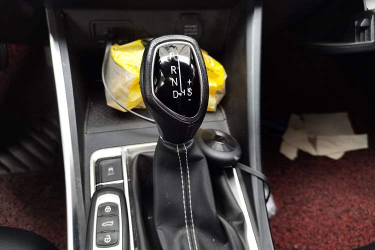 Used Geely Auto Vision X3 2020 1.5L CVT Elite Edition Gear Lever