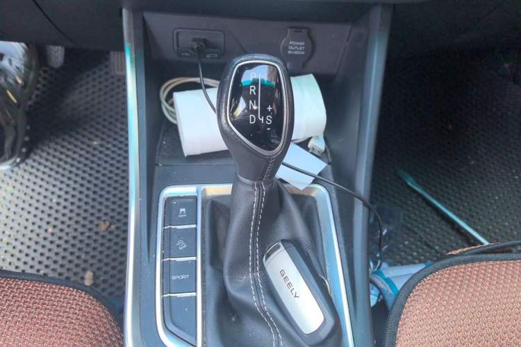 Used Geely Auto Vision X3 2020 1.5L CVT Elite Edition Gear Lever