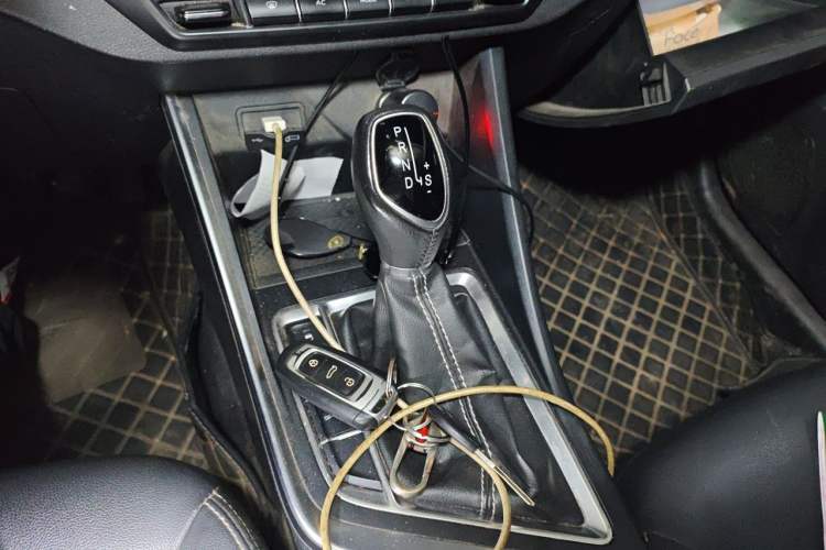 Used Geely Auto Vision X3 2020 1.5L CVT Luxury Model Gear Lever