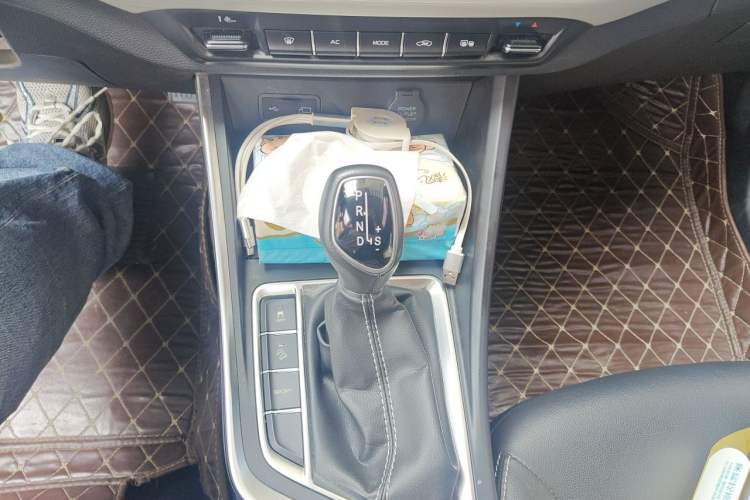 Used Geely Auto Vision X3 2020 1.5L CVT Elite Edition Gear Lever
