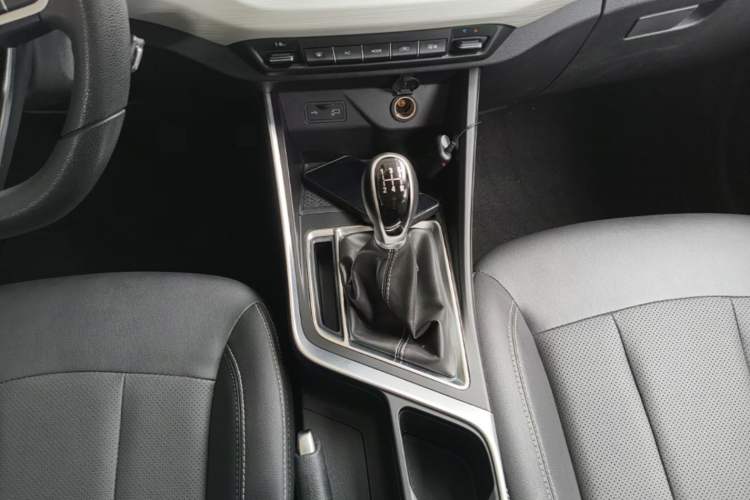 Used Geely Auto Vision X3 2020 1.5L Manual Elite Edition Gear Lever