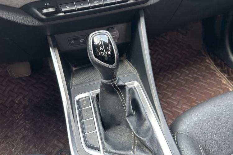 Used Geely Auto Vision X3 2020 1.5L CVT Luxury Model Gear Lever