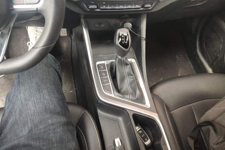 Used Geely Auto Vision X3 2020 1.5L CVT Elite Edition Gear Lever