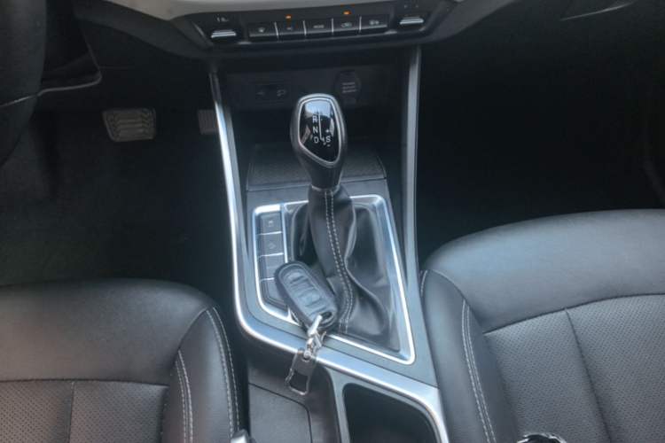 Used Geely Auto Vision X3 2020 1.5L CVT Luxury Model Gear Lever